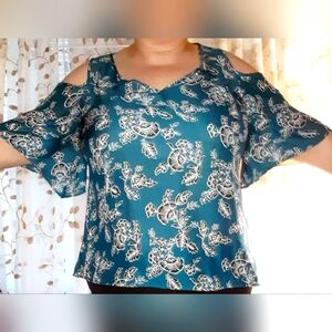 Torrid Cold Shoulder Top. Black & white flowers on blue. Lightweight